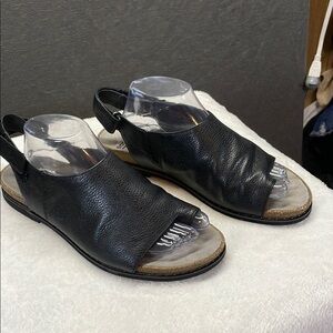 Earth Black Sandals‎ with Ruched Leather Design